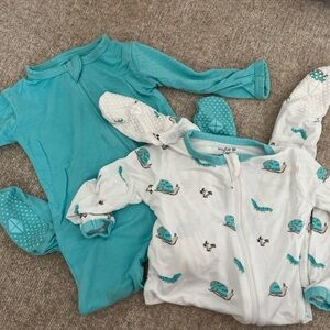 Kyte BABY Teal and White Crawl footies